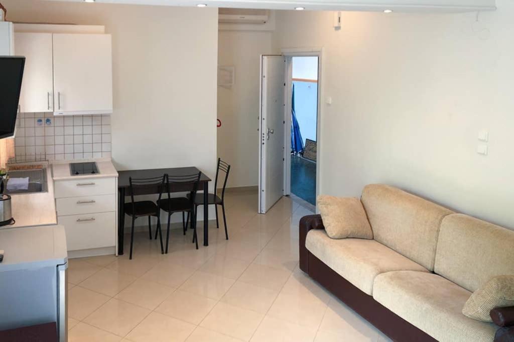 Cozy Studio Near The Beach 1Stfloor Nea Iraklitsa ภายนอก รูปภาพ